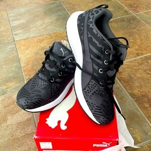 Puma NIB flare woven sneaker 7.5